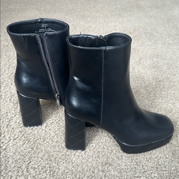 Michael Shannon Black Heeled Boots - Picture 3 of 6